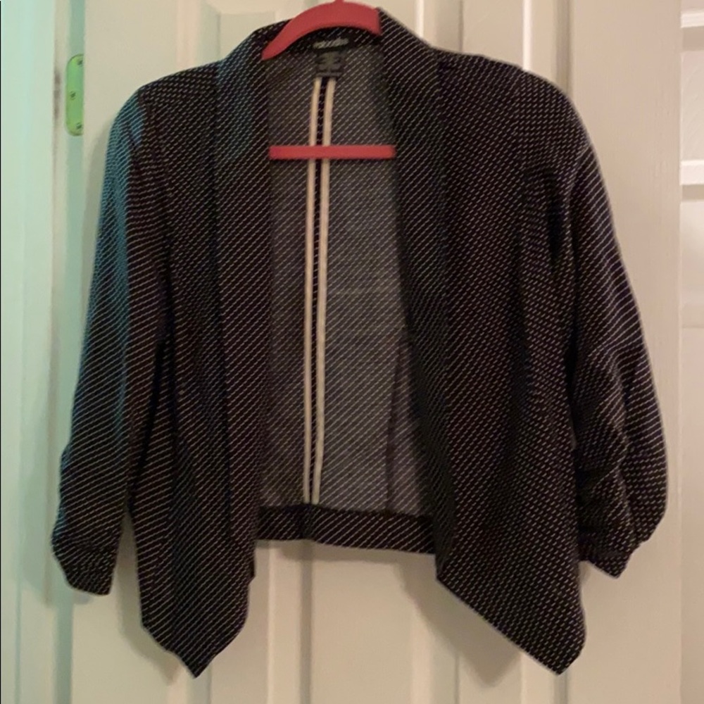 Quarter Sleeve Black/White polka dot blazer